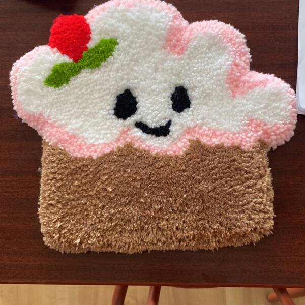 Cupcake tufted rug